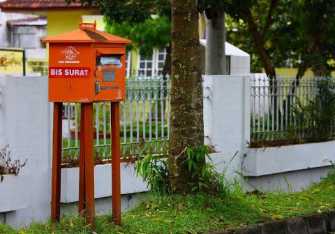 Kotak pos diganti bentuknya seperti ini di tahun 1970-an | Foto: http://danbosikotak.blogspot.co.id