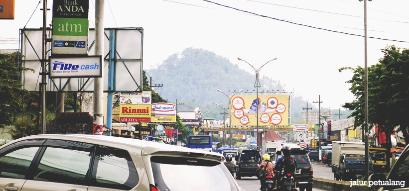 Gunung Wedon terlihat di utara dari Pasar Lawang | Foto: http://kayuhanku.blogspot.co.id/