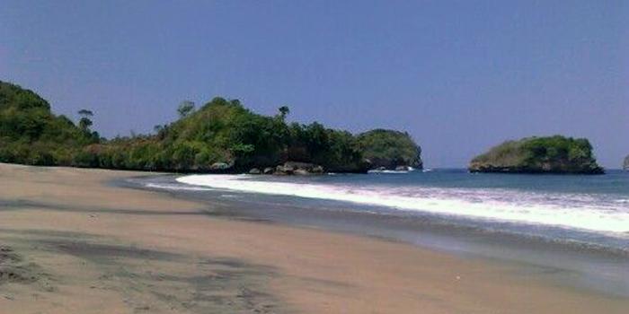 Eksotisnya Pantai Ungapan di Malang Selatan - indonesia-tourism