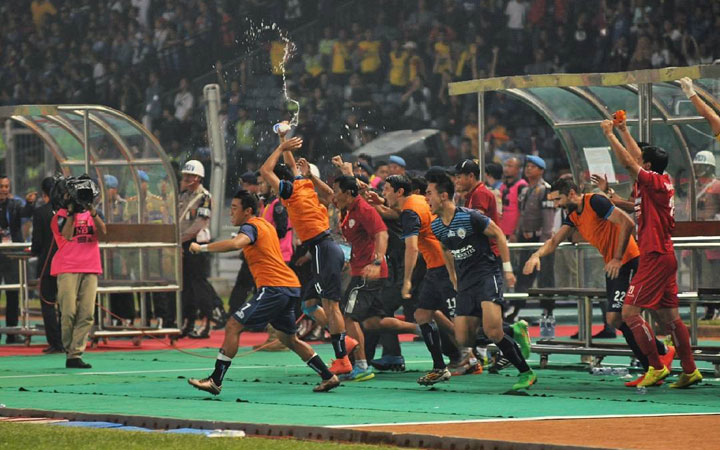 Kegembiraan pemain Arema saat Singo Edan memastikan juara Piala Bhayangkara