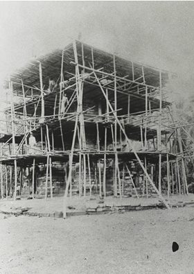 Candi Singosari saat restorasi