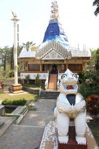 Penampakan replika Pagoda Patirupaka Shewadon Myammar yang ada di vihara Dhammadipa