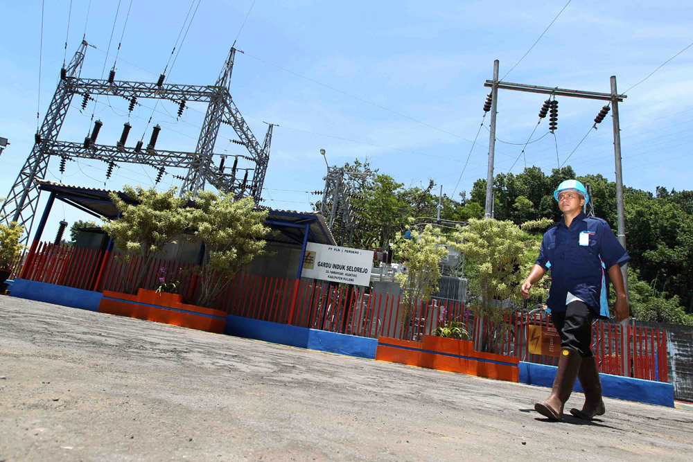 Pekerja beraktivitas di Pembangkit Listrik Tenaga Air (PLTA) Selorejo. Istimewa/Agus Trimukti/Humas PLN/detikFoto.