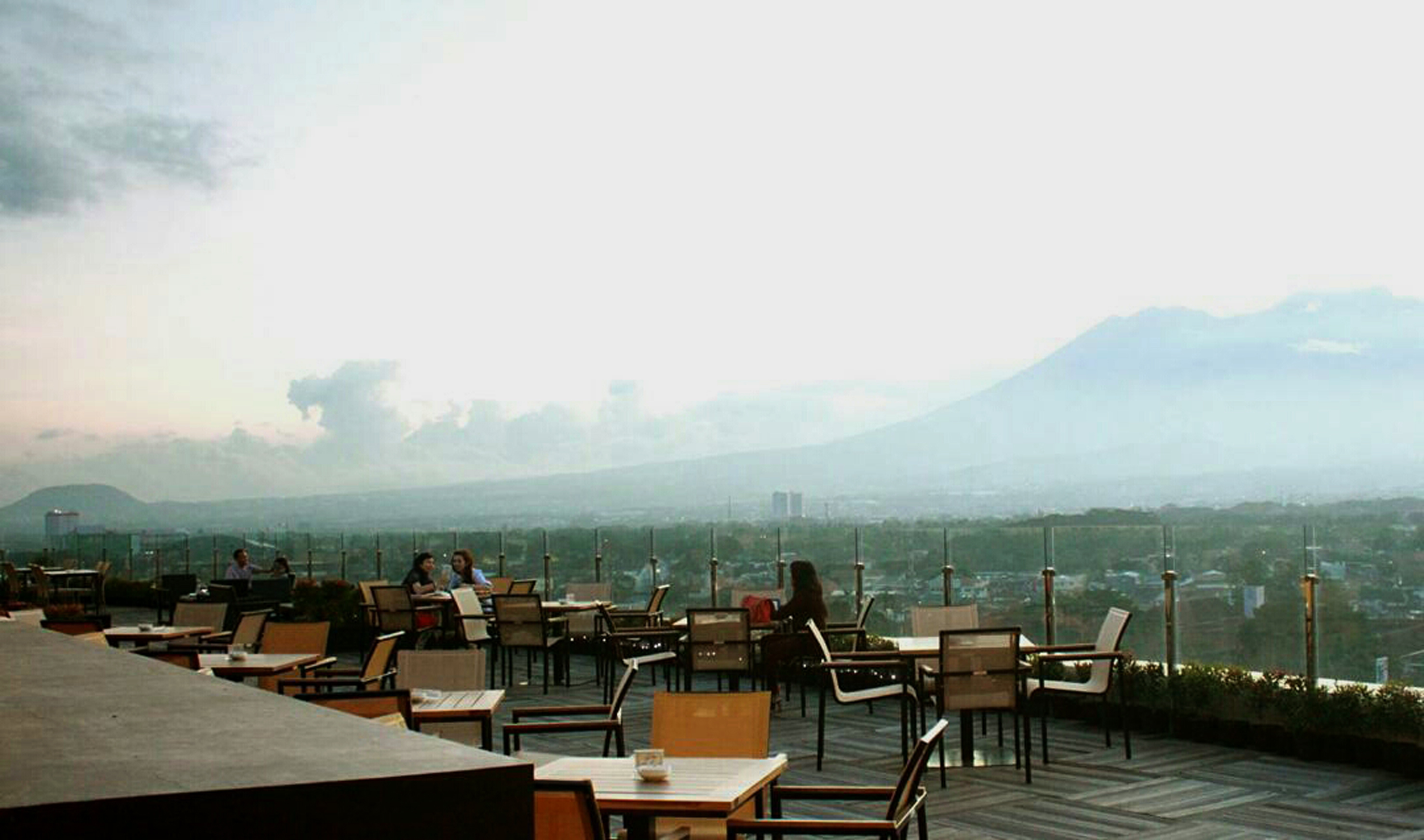 View di Skyroom cafe yang memukau, via instagram bestwestrenoj