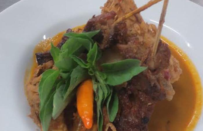 Menu Ketupat Ala Restoran Melati Hotel Tugu (C) MERDEKA.COM