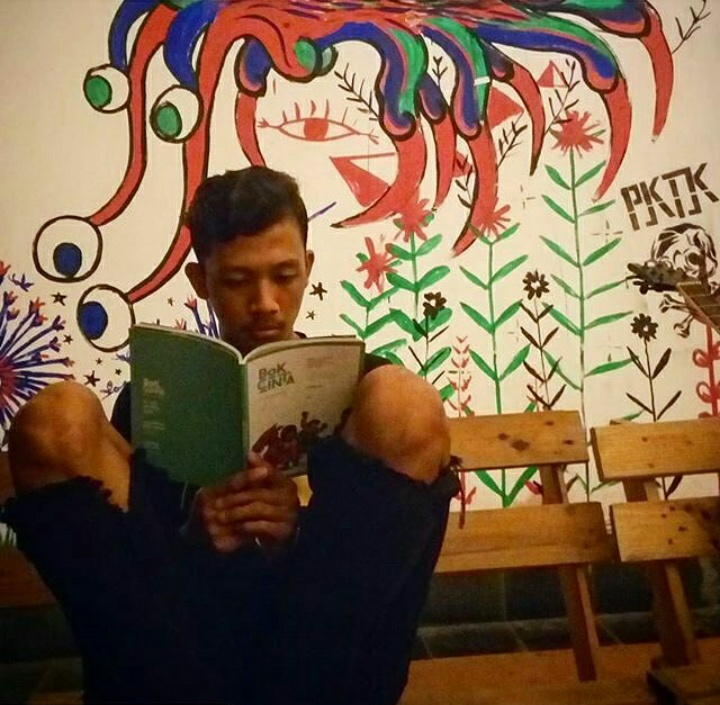 mencari ide seni di sudut ruangan semeru art gallery