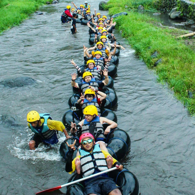 Keseruan River Tubing (Foto: Instagram/xmarotubing)