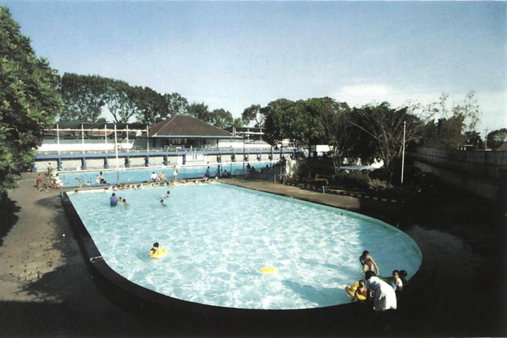 Kolam renang Zwembad setelah renovasi