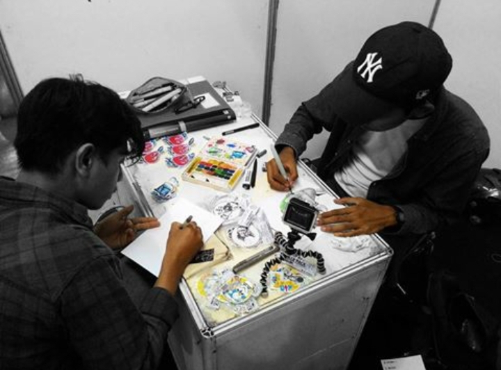 menggambar dengan gaya doodle art