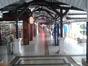 pertemuan empat jalur yang ada di dalam terminal Arjosari