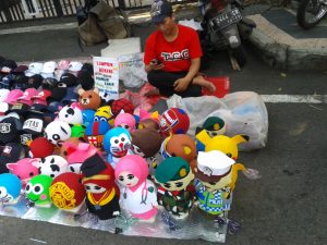 salah satu pedagang lampion benang yang menjual lampion profesi