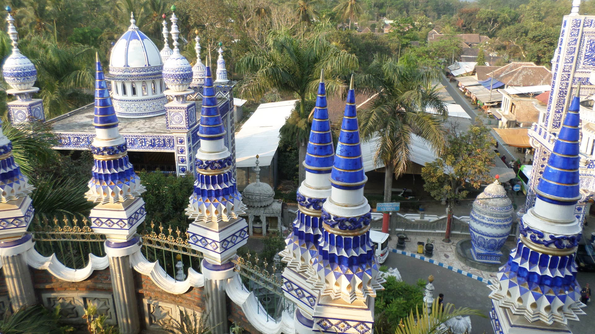 Disebut juga Masjid Jin
