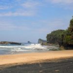 Panorama Kuta di Pantai Kondang Iwak - touringrider