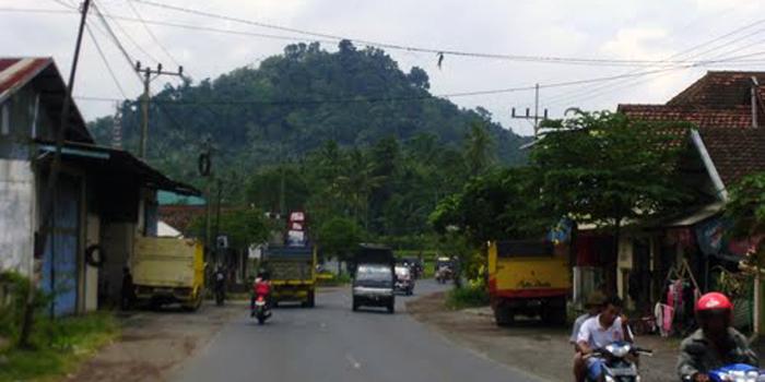 Gunung Pecel Pitik di Desa Pamotan - geoview