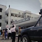 Scene Punk In Love di Gedung FE Universitas Negeri Malang (UM) yang disulap menjadi Gedung Departemen Agama Kota Malang