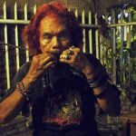 Cak Kandar dalam sebuah aksinya (C) Portalmusikmalang.com