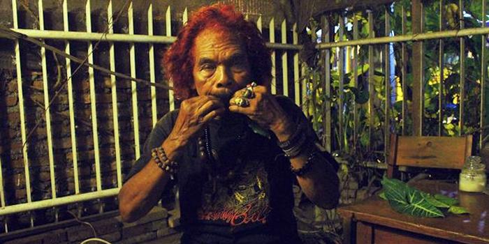 Cak Kandar dalam sebuah aksinya (C) Portalmusikmalang.com