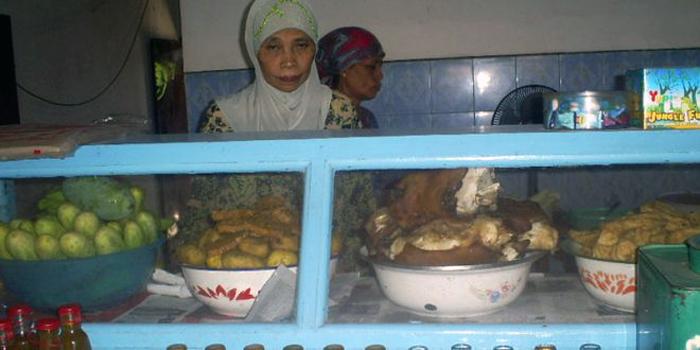 Warung Rujak Cingur Bude Ruk (C) WISATAMUDIK.COM