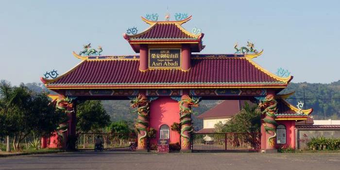 Gapura pintu masuk Taman Makam Asri Abadi (C) WIKIMAPIA