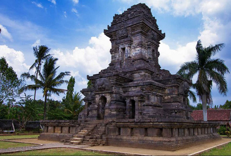 Candi Singosari diperkirakan salah satu sisa Istana Kerajaan Singosari