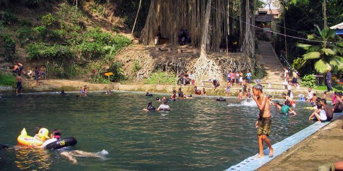 TRadisi mandi syawal di Sumber Ringin Tumpang - Sugeng-pribadi