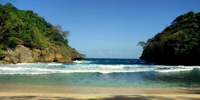 Intip Indahnya Surga Tersembunyi Bernama Pantai Mbehi (C) WIKIMAPIA