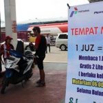 Ngaji 1 Juz Diganjar Dua Liter Pertamax (C) RADAR