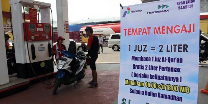 Ngaji 1 Juz Diganjar Dua Liter Pertamax (C) RADAR