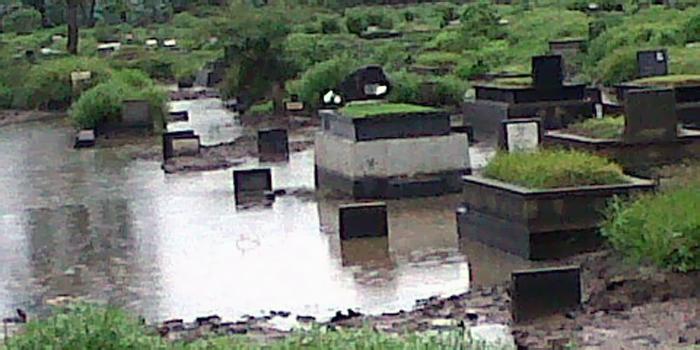 Kompleks Kuburan Pepen Kepanjen yang angker (C) DIMENSILAIN