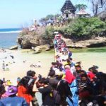 Tradisi Nikmati Libur Lebaran di Pantai Balekambang (C) TRIBUNNEWS
