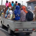 Tradisi Ngelencer Naik Mobil Bak Terbuka (C) ANTARJATIM