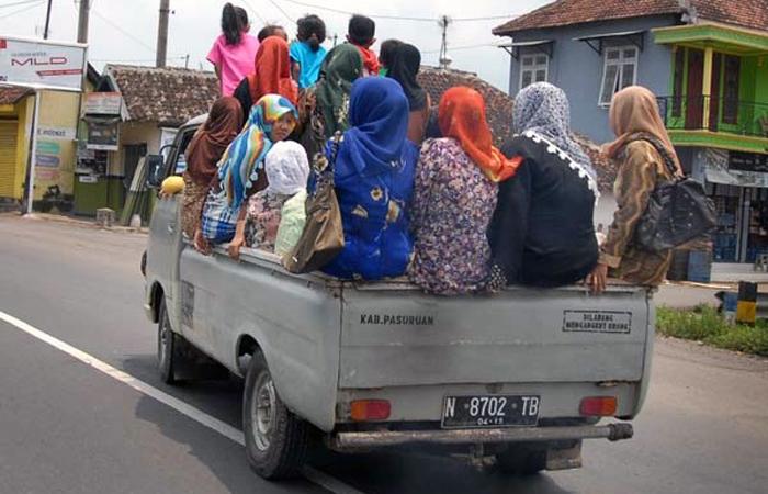 Tradisi Ngelencer Naik Mobil Bak Terbuka (C) ANTARJATIM