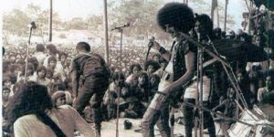 Aksi panggung Godbless di GOR Pulosari (C) malangrocklegends.com