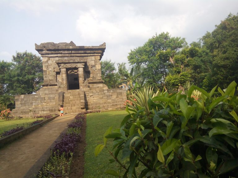 candi badut