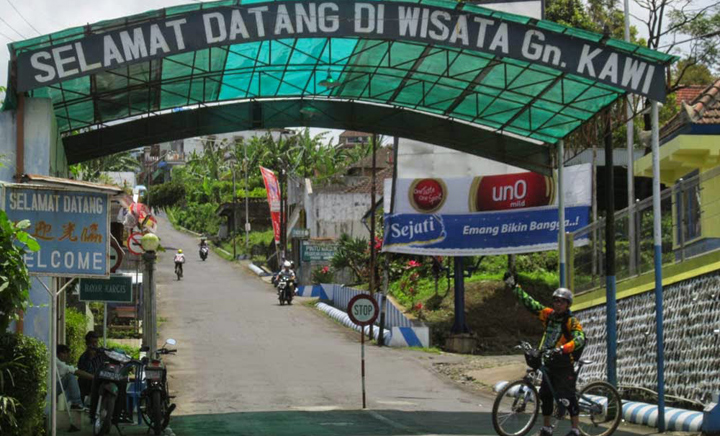 Gerbang Gunung Kawi Malang