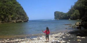 Pantai Nglurung, Surganya Para Penangkap Ikan (C) WIKIMAPIA