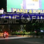 Salah satu bendera raksasa yang ada di sudut Kota Malang (C) WEAREMANIA