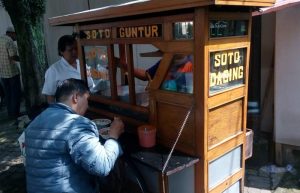 Soto Guntur Sajikan Sensasi Berbeda Sejak 1999 (C) MERDEKA