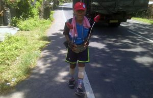 Modal Spion, Kakek Kusno Jalan Mundur dari Malang ke Mataram (C) MERDEKA