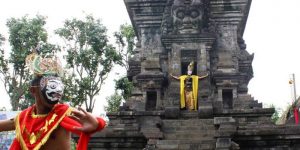 Candi Kidal Gelar Ruwatan Sangkala Nagari bur Manuk (C) TRIBUNNEWS