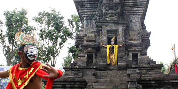 Candi Kidal Gelar Ruwatan Sangkala Nagari bur Manuk (C) TRIBUNNEWS