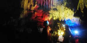 Gua Lowo di Teluk Ngasem (C) FLICKR