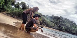 Eksotisnya Memandang Laut dari Pantai Teluk Putri (C) MUMUNSTORY