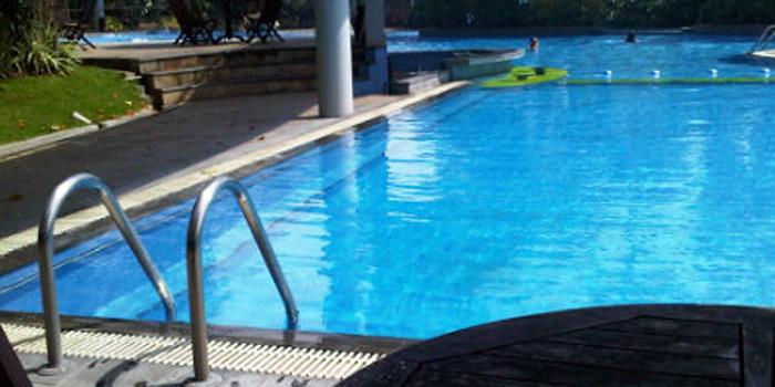 Uniknya Kolam Renang Club House Istana Dieng