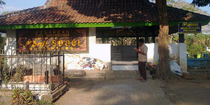 Makam Mbah Sogol, Keponakan Pangeran Diponegoro (C) KIMDKVMASKHA