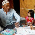 Kakek Aboe, Tukang Becak yang Sukarela Berbagi Ilmu (C) KOMPAS