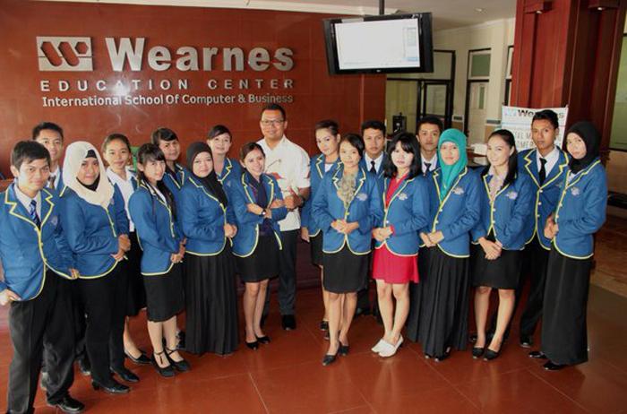 10 Unit Komputer Buka Sejarah Wearnes Education Center (C) BAGUS DWI