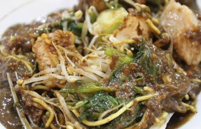 Rujak Cingur Mak Sud, Kesederhanaan yang Melegenda (C) JATIK