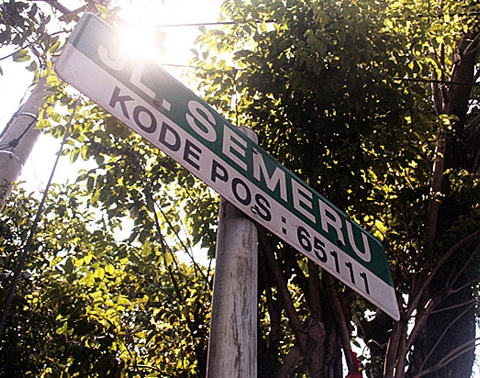 salah satu nama jalan di Malang yang diambil dari nama gunung, Jl Semeru