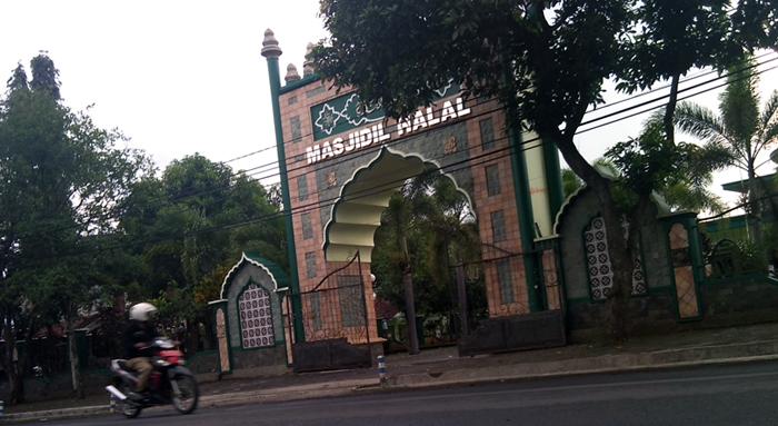Di Arab Ada Masjidil Haram, Bumiayu Punya Masjidil Halal (C) AKAIBARA